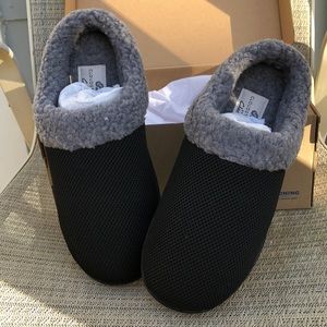 New - Clark’s women’s slippers